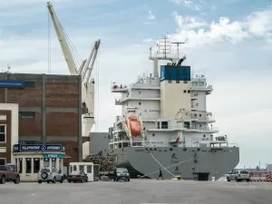 Doing import customs clearance yourself? 90% of bosses regret it!