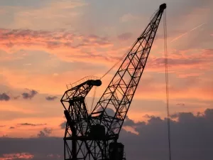 Why has the transit trade in Cangzhou emerged as a new force in the trading circle?
