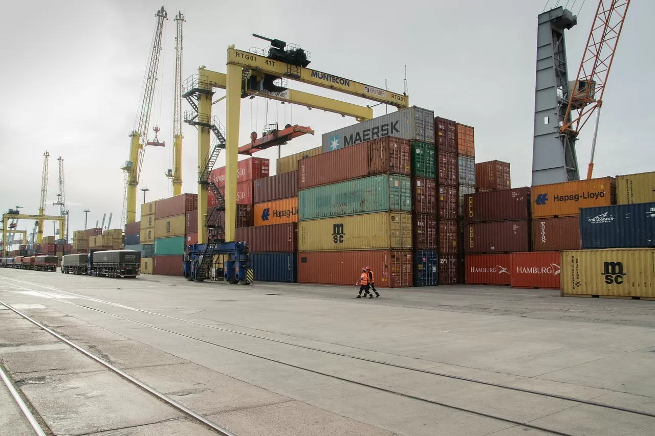 For the import of mouthwash in Dalian, choosing the right customs clearance agency is crucial!