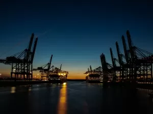 Agent services for companies with import and export rights? Here's everything you want to know!