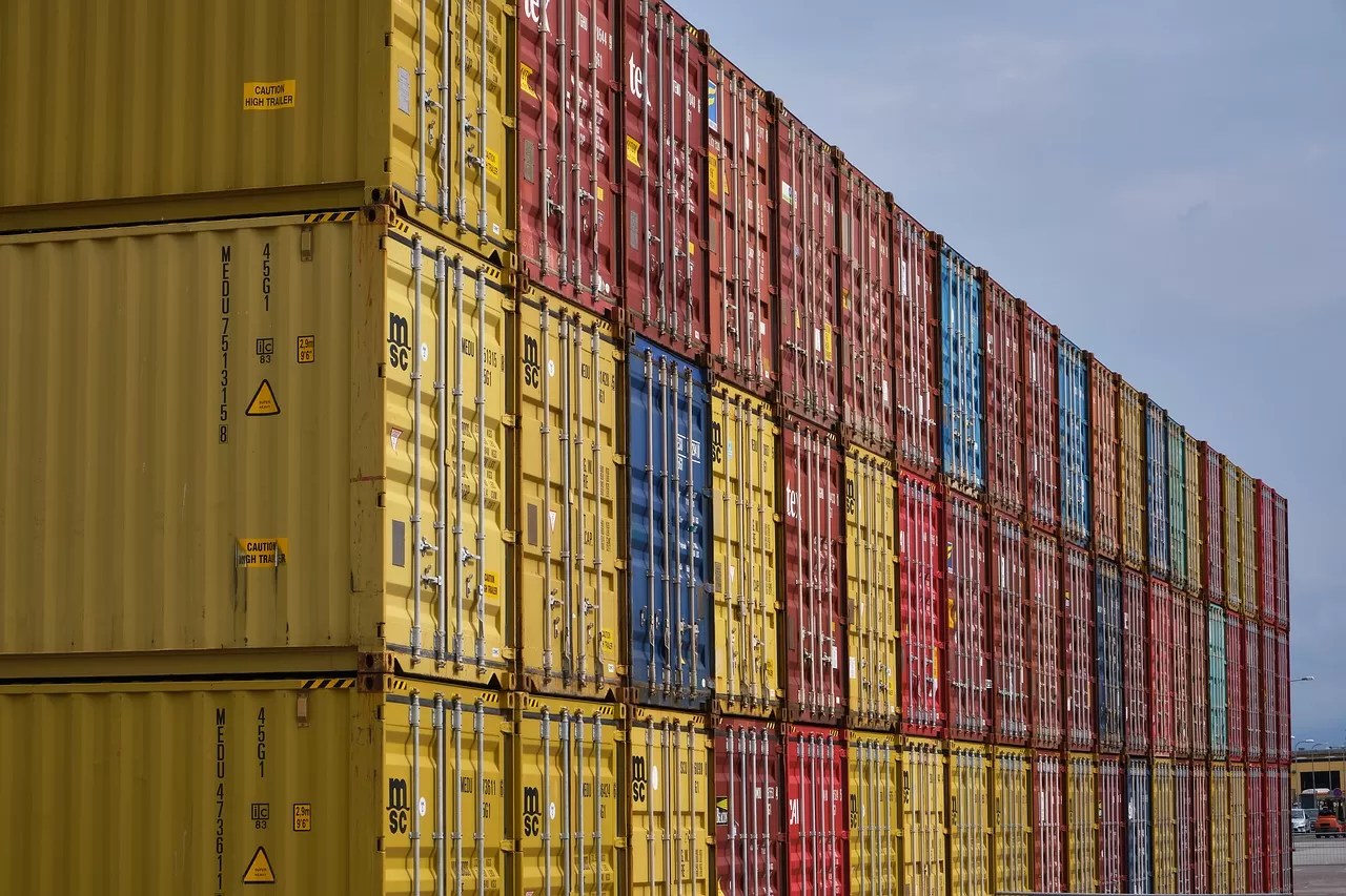 From Purchasing Agent to Agency: The Upgrading Path of Cross-border Consumption