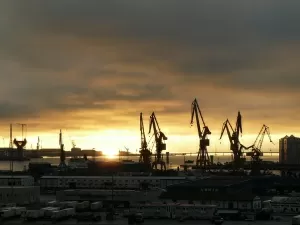 Surprising! There are so many tricks in the interception of re-export trade profits